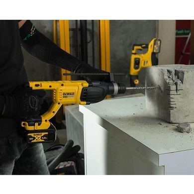 Перфоратор DeWALT DCH133M1