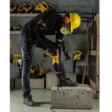 Перфоратор DeWALT DCH133M1